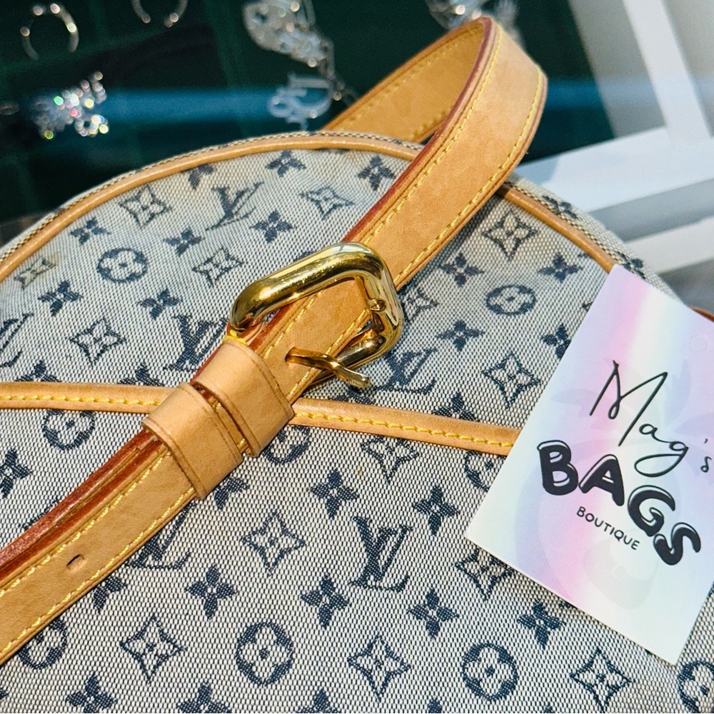 Louis Vuitton: Round Monogram LV Mini Crossbody Bag (seen on Ariana Grande) - Picture 10 of 16